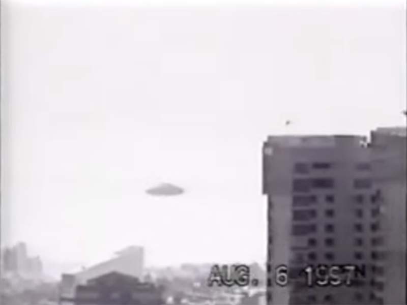This is a screenshot of a famous video from 1997 that depicts a wobbling object hovering in the sky over Mexico City.