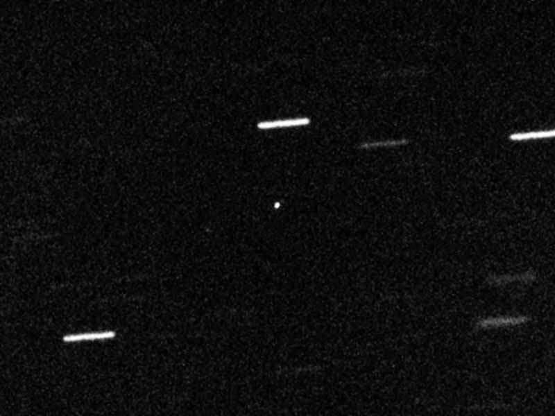 Image of 'Oumuamua from the 4.2 meter William Herschel Telescope. 'Oumuamua is the point of light in the middle of the image - the streaks are stars that are blurred because the telescope was tracking the point.