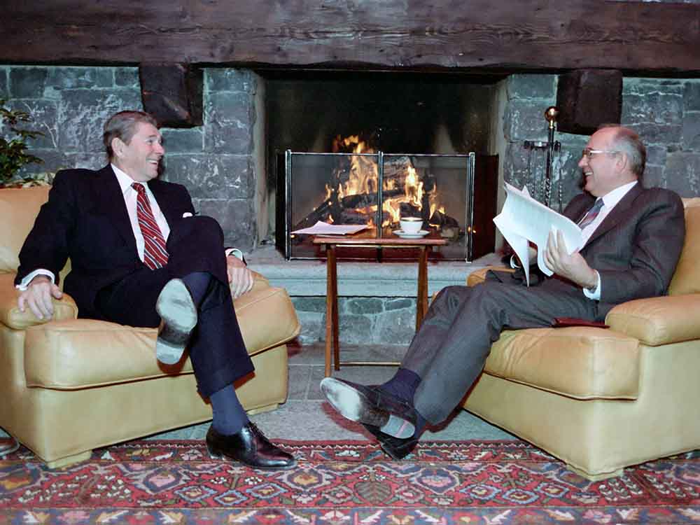 Ronald Reagan and Soviet General Secretary Mikhail Gorbachev at the 1985 Geneva Summit.