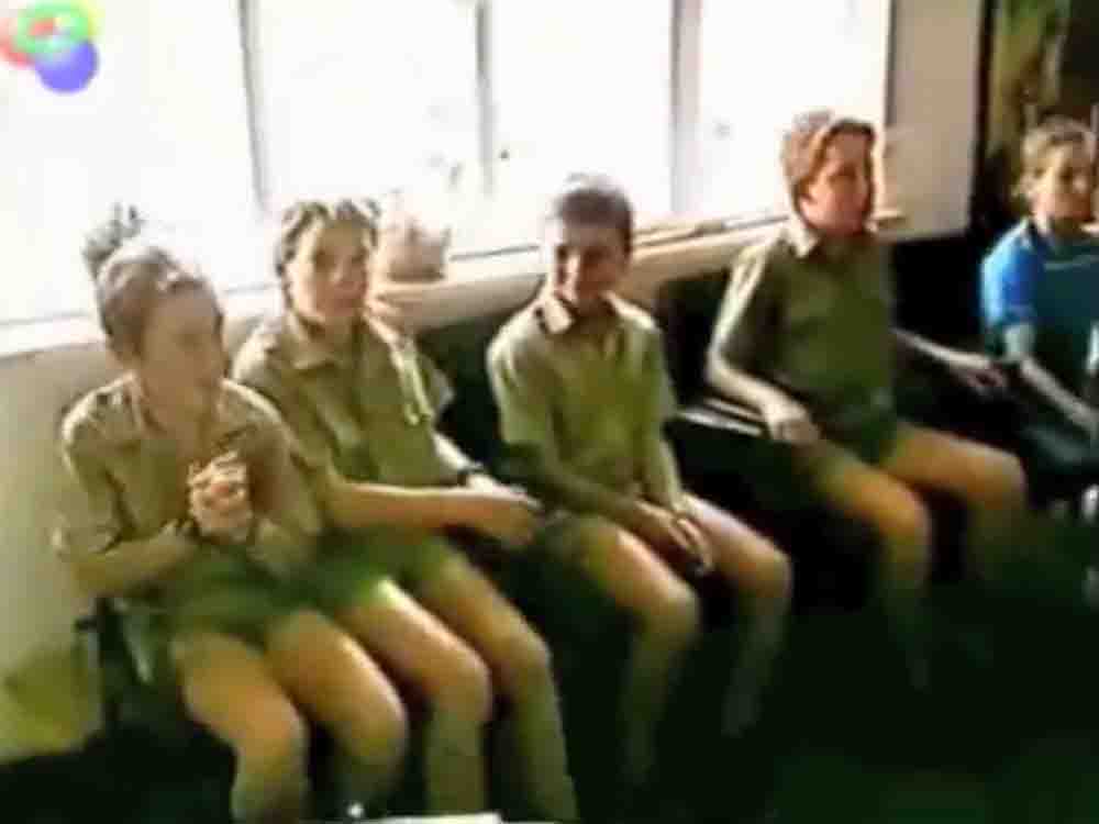 1994 Ariel School in Ruwa, Zimbabwe school children interviews after UFO sighting.