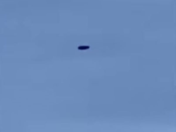 Clearest Daylight Unidentified Flying Object UFO Manly, New South Wales, Australia