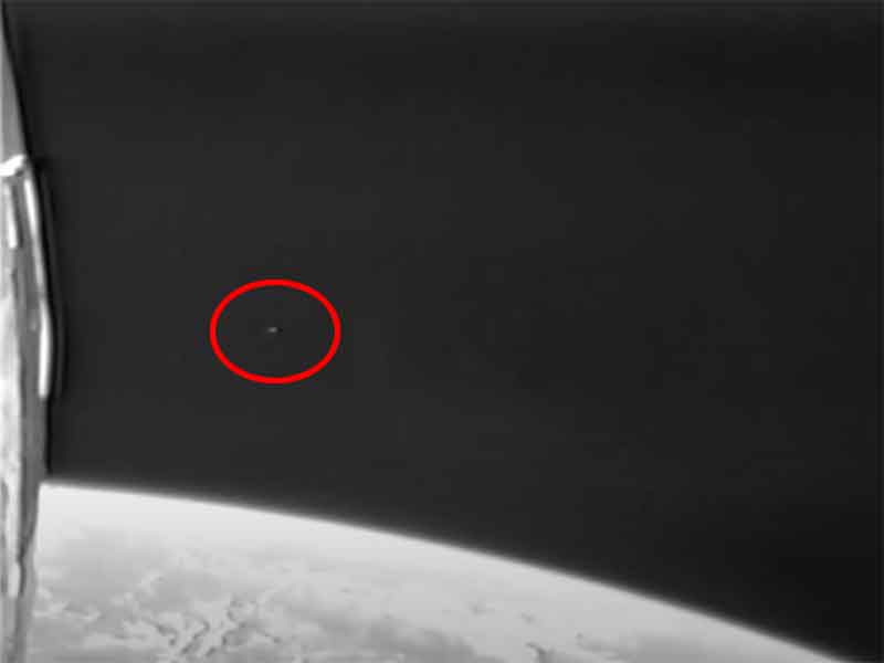 UFO Leaves Earth and Passes Shuttle